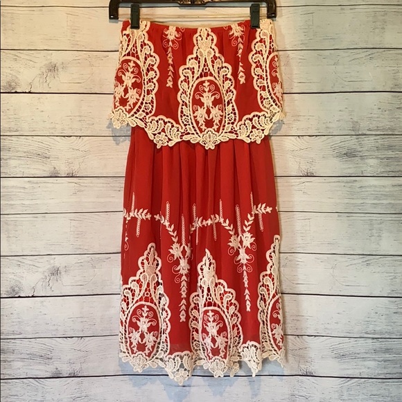 Lace detailed strapless dress - Picture 1 of 3